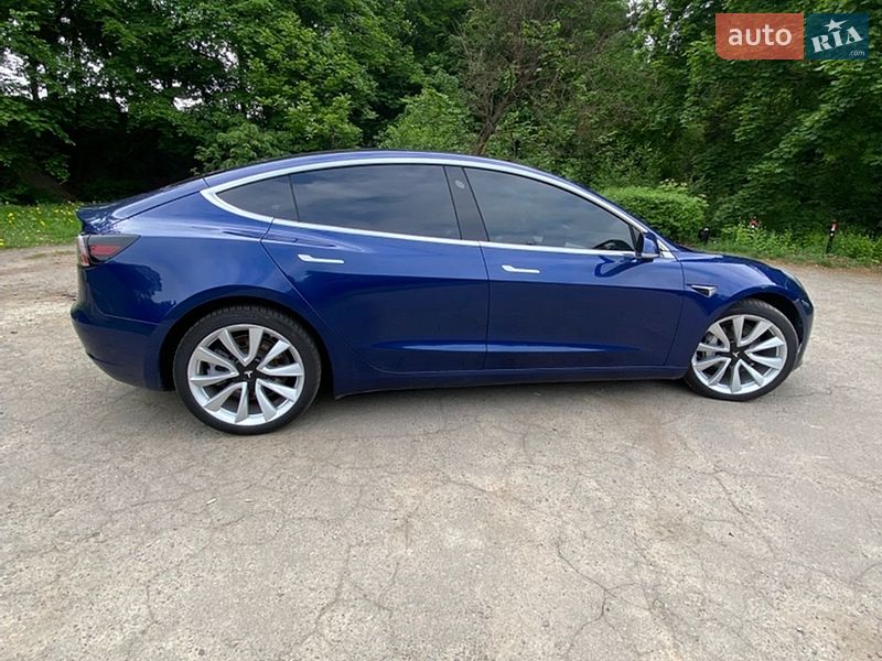Седан Tesla Model 3 2019 в Львові