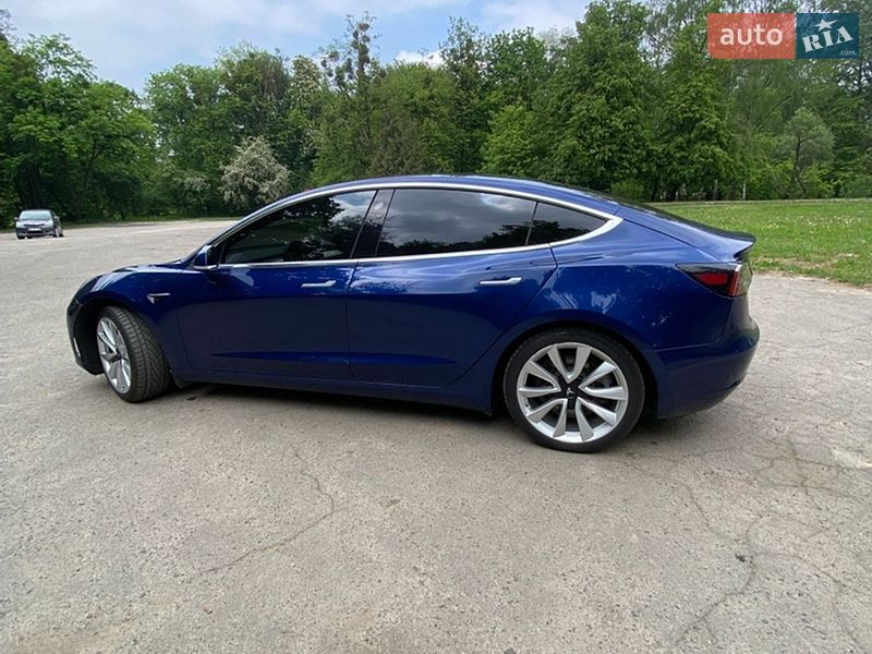 Седан Tesla Model 3 2019 в Львові