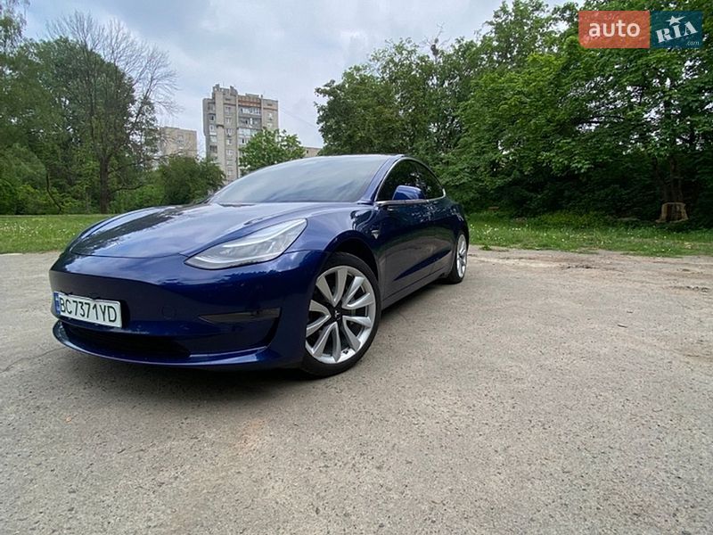 Седан Tesla Model 3 2019 в Львові