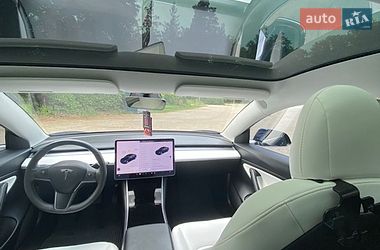 Седан Tesla Model 3 2019 в Львові