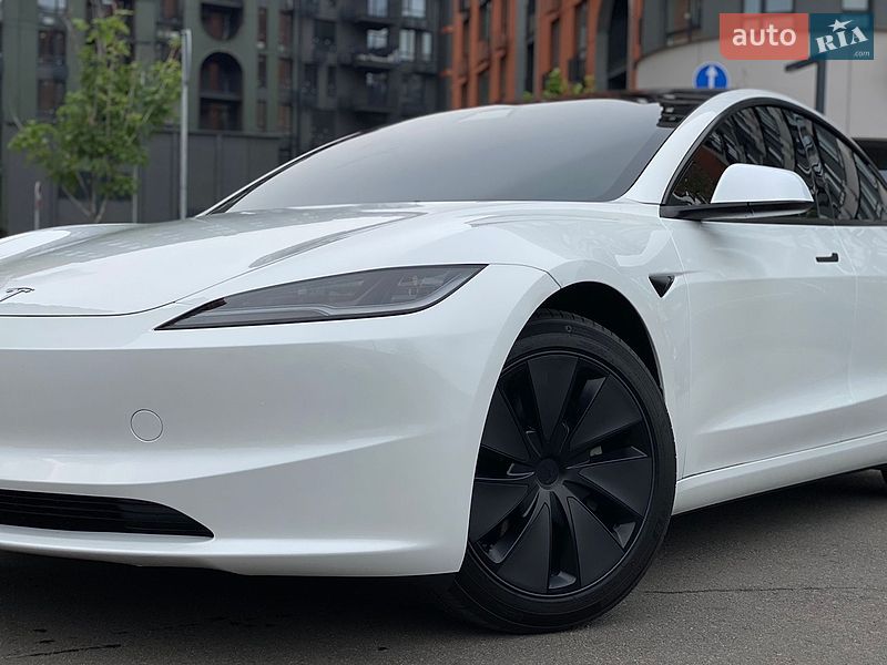 Седан Tesla Model 3 2024 в Киеве