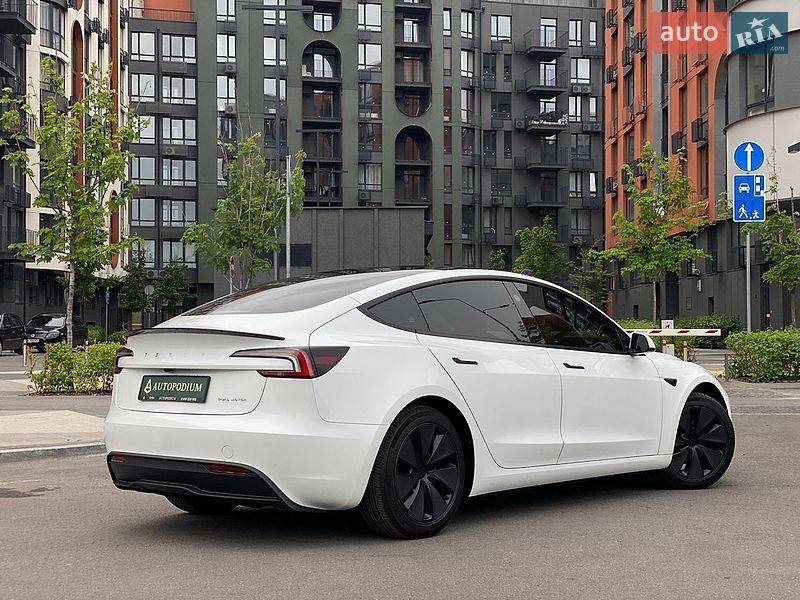 Седан Tesla Model 3 2024 в Киеве