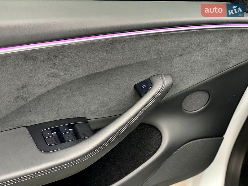 Седан Tesla Model 3 2024 в Киеве