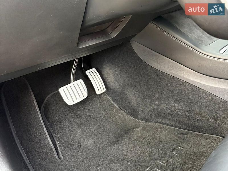 Седан Tesla Model 3 2020 в Черкассах