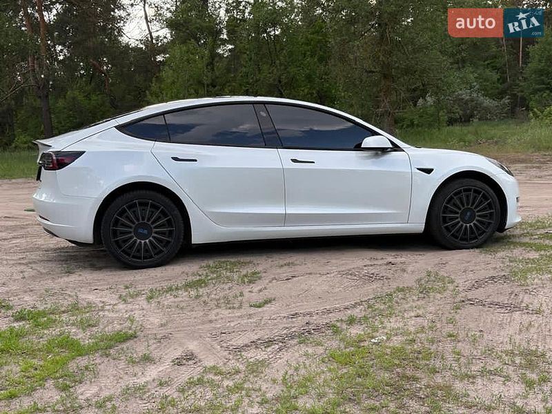 Седан Tesla Model 3 2020 в Черкассах