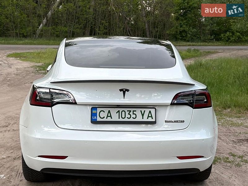 Седан Tesla Model 3 2020 в Черкассах