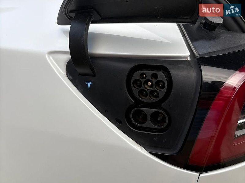 Седан Tesla Model 3 2020 в Черкассах