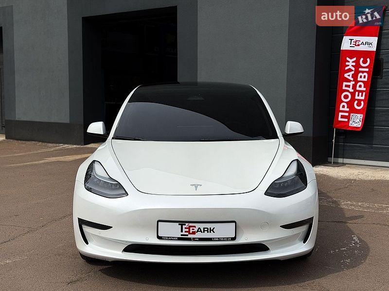 Седан Tesla Model 3 2022 в Києві