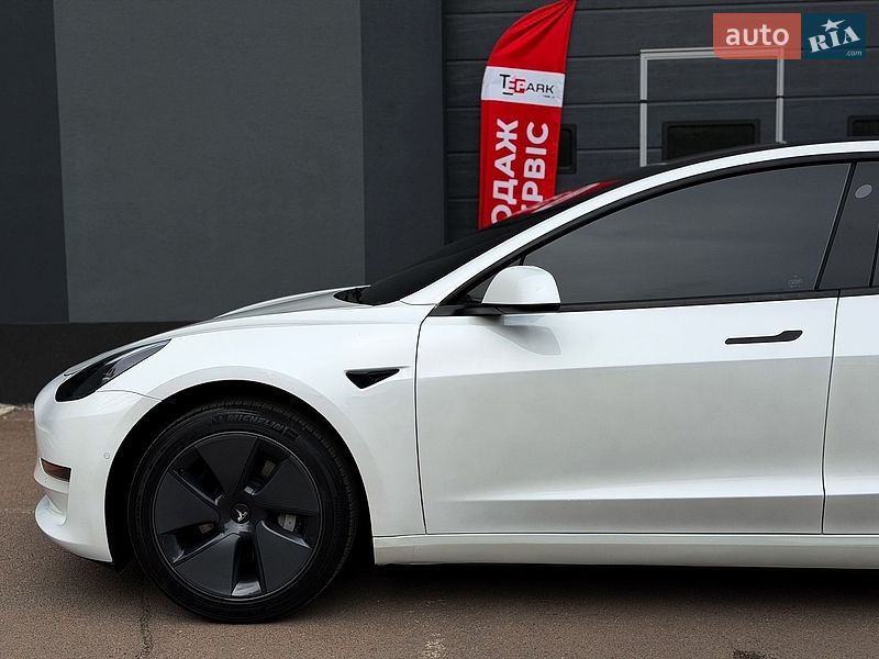 Седан Tesla Model 3 2022 в Києві