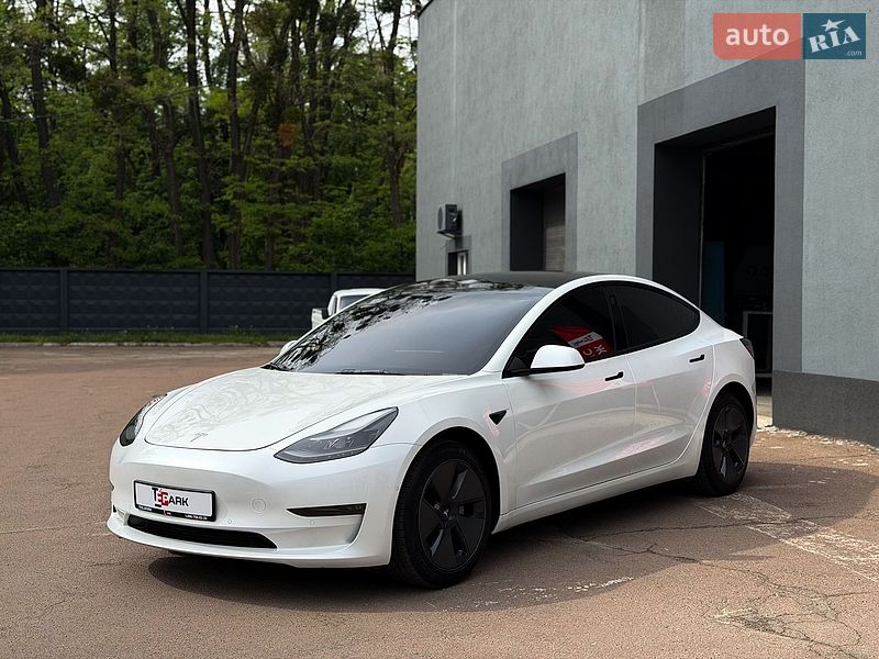 Седан Tesla Model 3 2022 в Києві