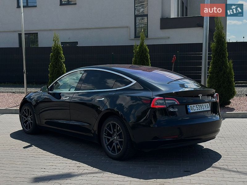Седан Tesla Model 3 2018 в Луцке