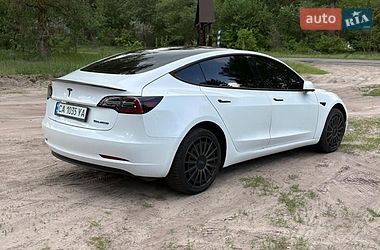 Седан Tesla Model 3 2020 в Черкассах
