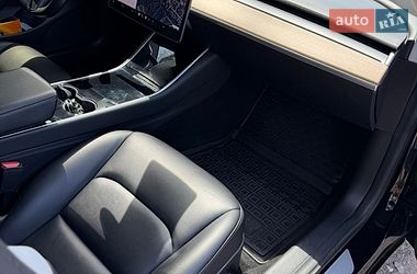 Седан Tesla Model 3 2018 в Киеве