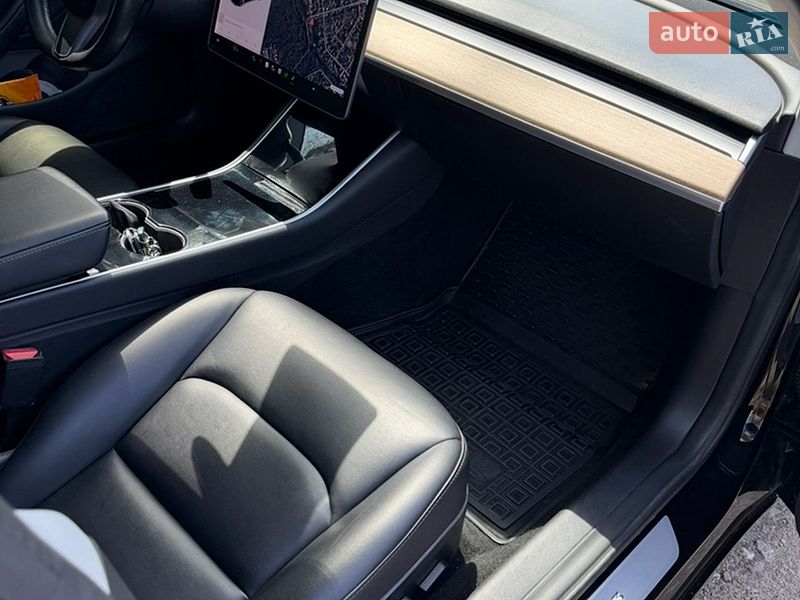 Седан Tesla Model 3 2018 в Киеве