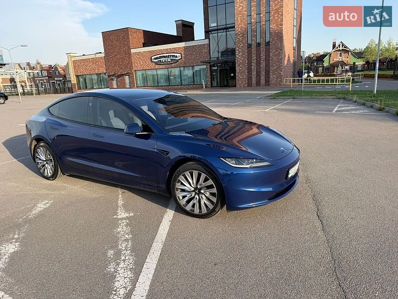 Седан Tesla Model 3 2023 в Киеве