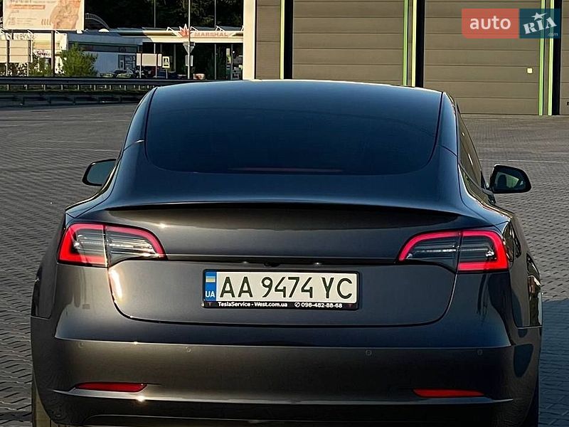 Седан Tesla Model 3 2022 в Киеве