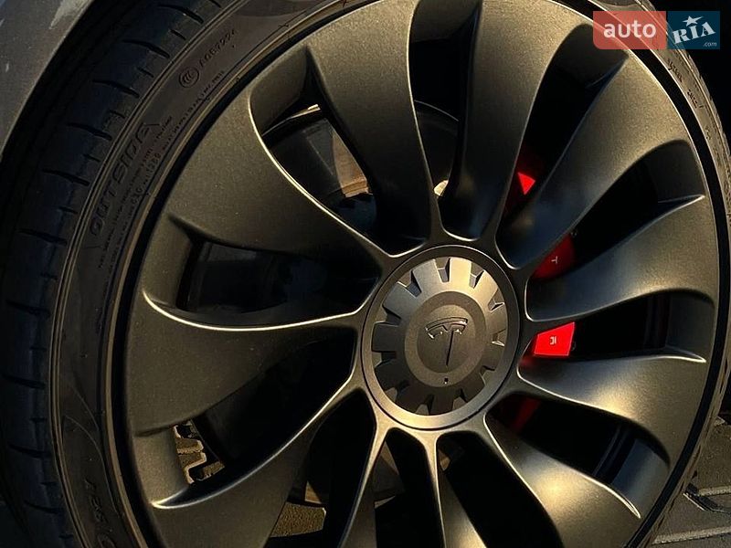 Седан Tesla Model 3 2022 в Киеве