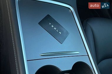 Седан Tesla Model 3 2022 в Киеве