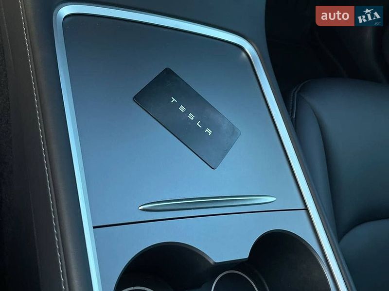 Седан Tesla Model 3 2022 в Киеве