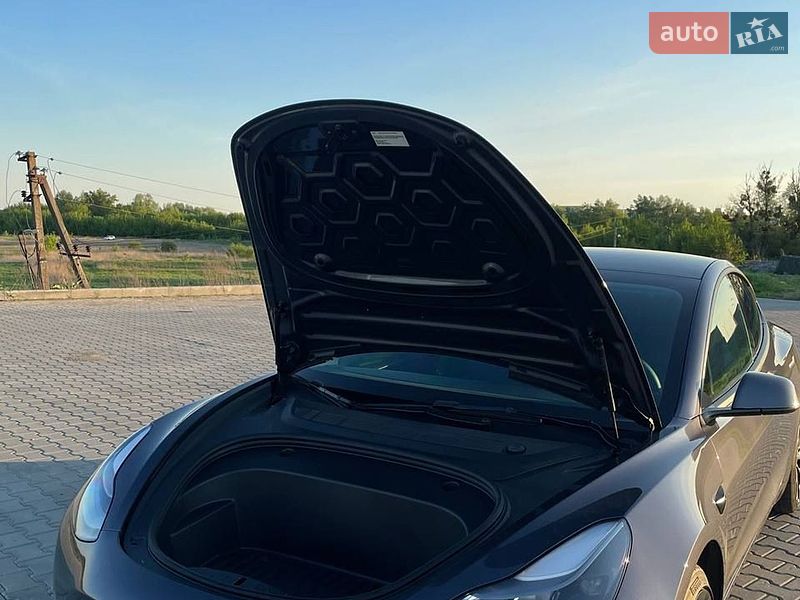 Седан Tesla Model 3 2022 в Киеве