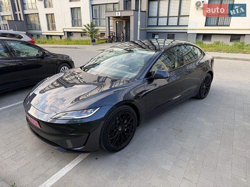 Седан Tesla Model 3 2024 в Львові