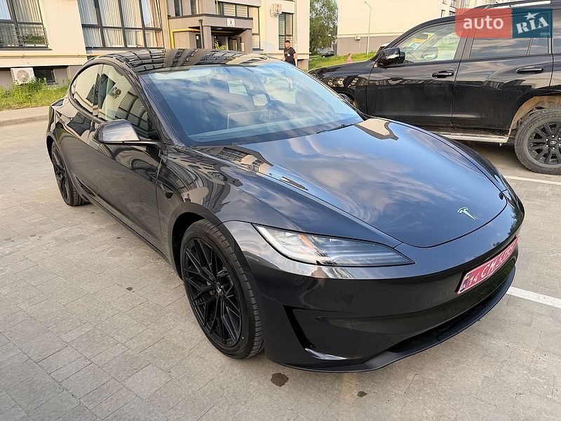 Седан Tesla Model 3 2024 в Львові