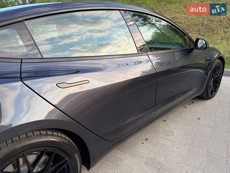 Седан Tesla Model 3 2024 в Львові