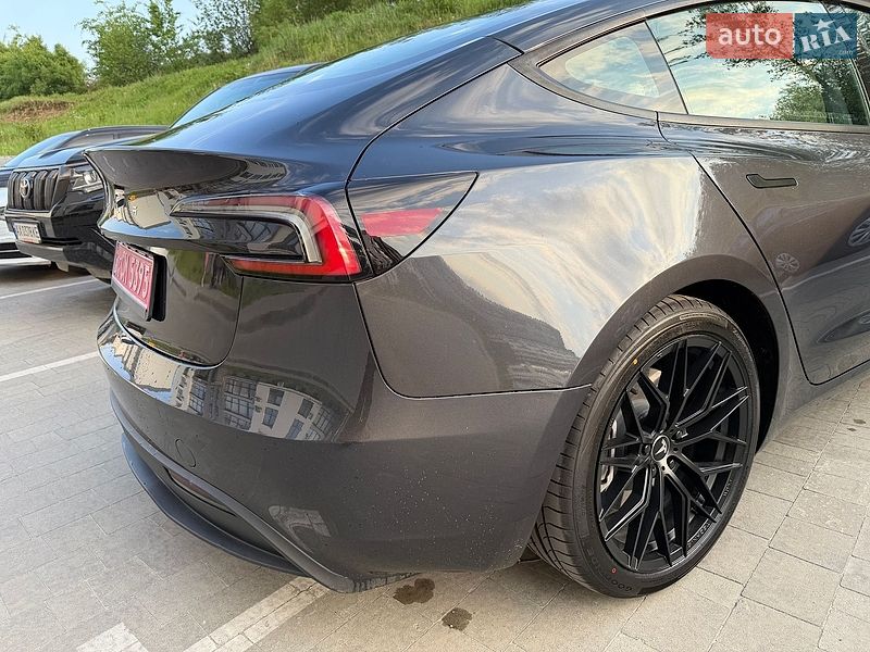 Седан Tesla Model 3 2024 в Львові