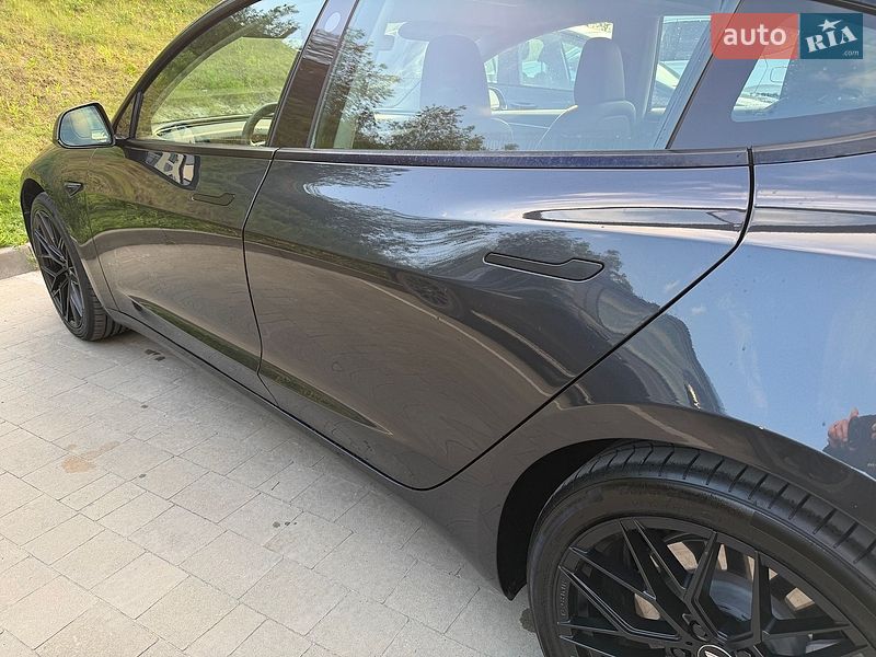 Седан Tesla Model 3 2024 в Львові
