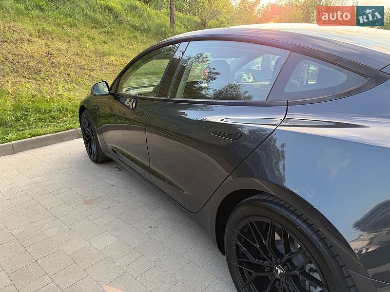 Седан Tesla Model 3 2024 в Львові