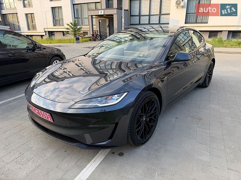 Седан Tesla Model 3 2024 в Львові