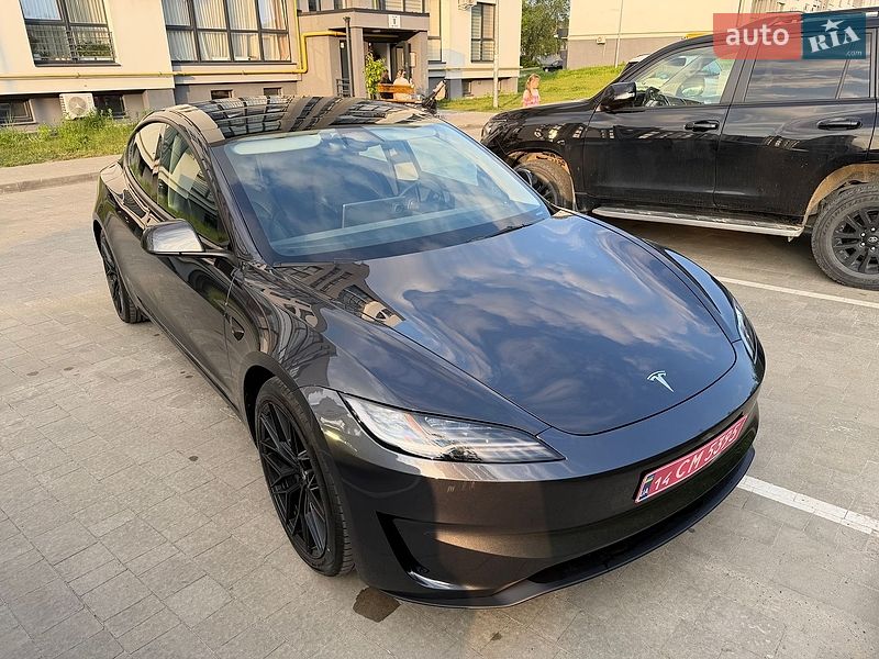 Седан Tesla Model 3 2024 в Львові