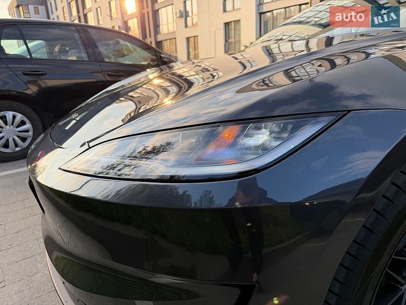 Седан Tesla Model 3 2024 в Львові