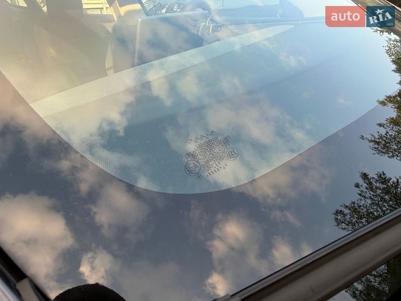 Седан Tesla Model 3 2024 в Львові