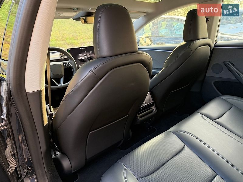 Седан Tesla Model 3 2024 в Львові