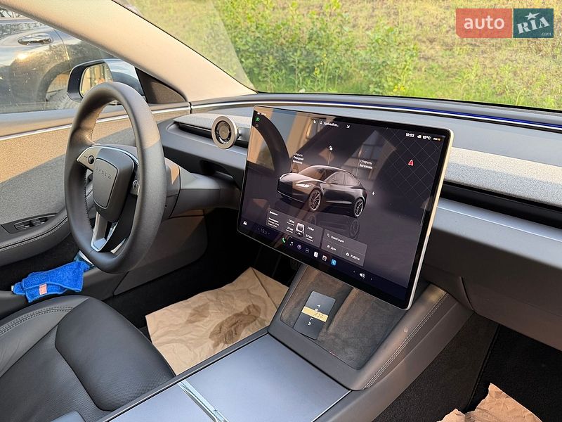 Седан Tesla Model 3 2024 в Львові
