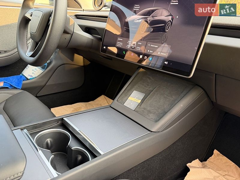 Седан Tesla Model 3 2024 в Львові