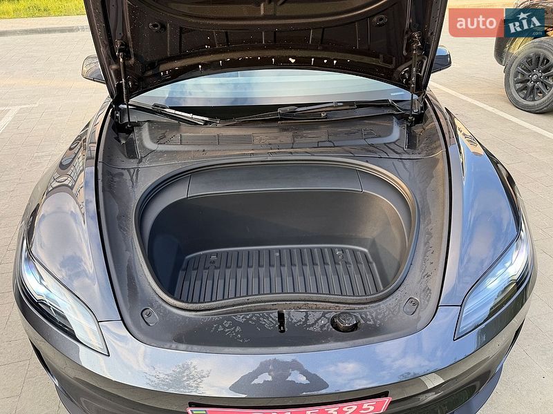 Седан Tesla Model 3 2024 в Львові