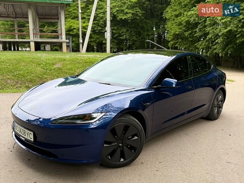 Седан Tesla Model 3 2024 в Львове