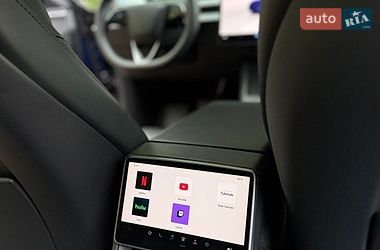 Седан Tesla Model 3 2024 в Львове