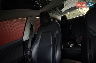 Седан Tesla Model 3 2019 в Львові
