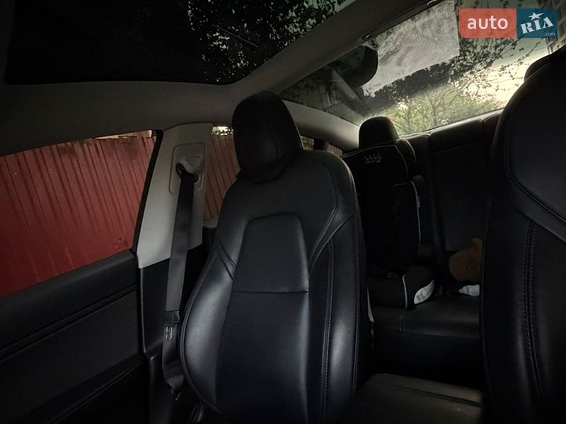 Седан Tesla Model 3 2019 в Львові