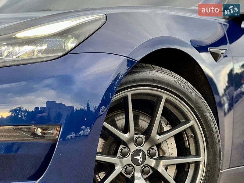 Седан Tesla Model 3 2021 в Харкові
