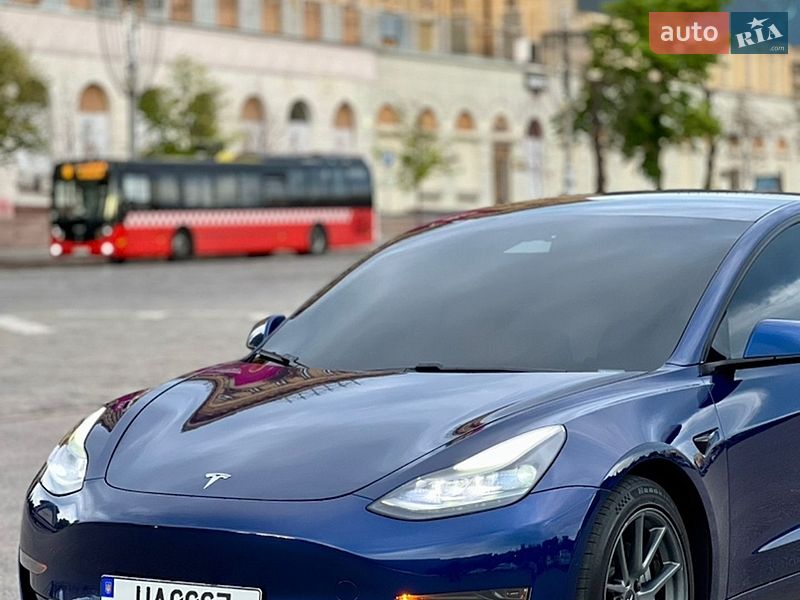 Седан Tesla Model 3 2021 в Харкові