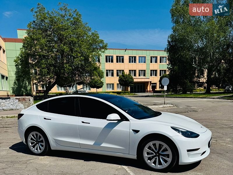 Седан Tesla Model 3 2021 в Верхньодніпровську