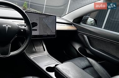 Седан Tesla Model 3 2021 в Самборе