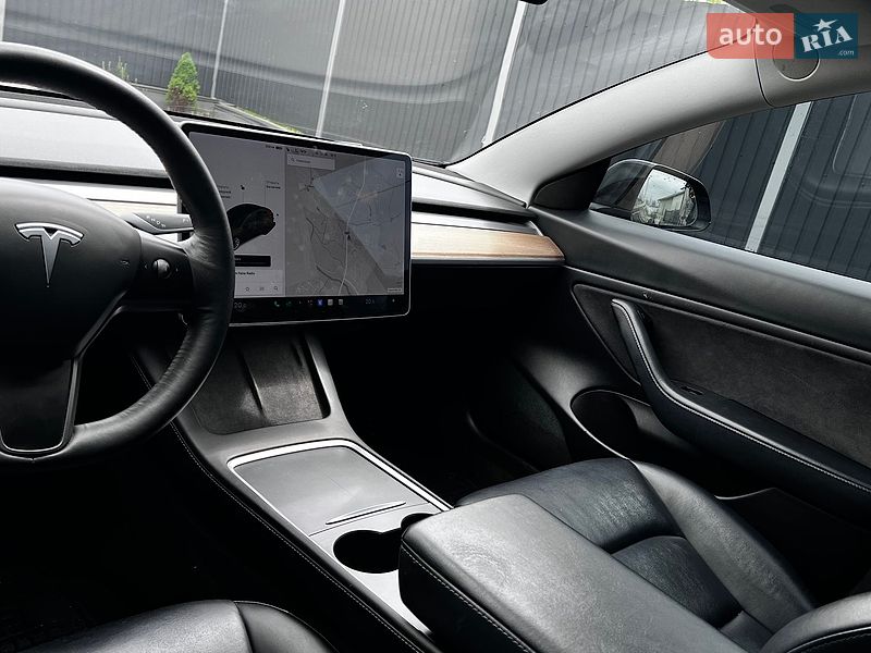 Седан Tesla Model 3 2021 в Самборе