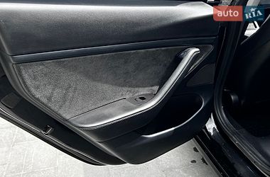 Седан Tesla Model 3 2021 в Самборі