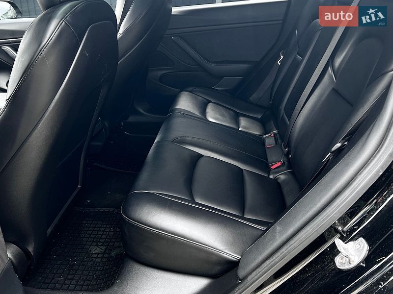 Седан Tesla Model 3 2021 в Самборе