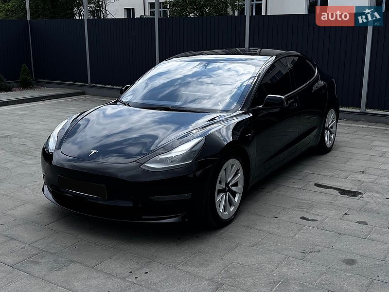 Седан Tesla Model 3 2021 в Самборе